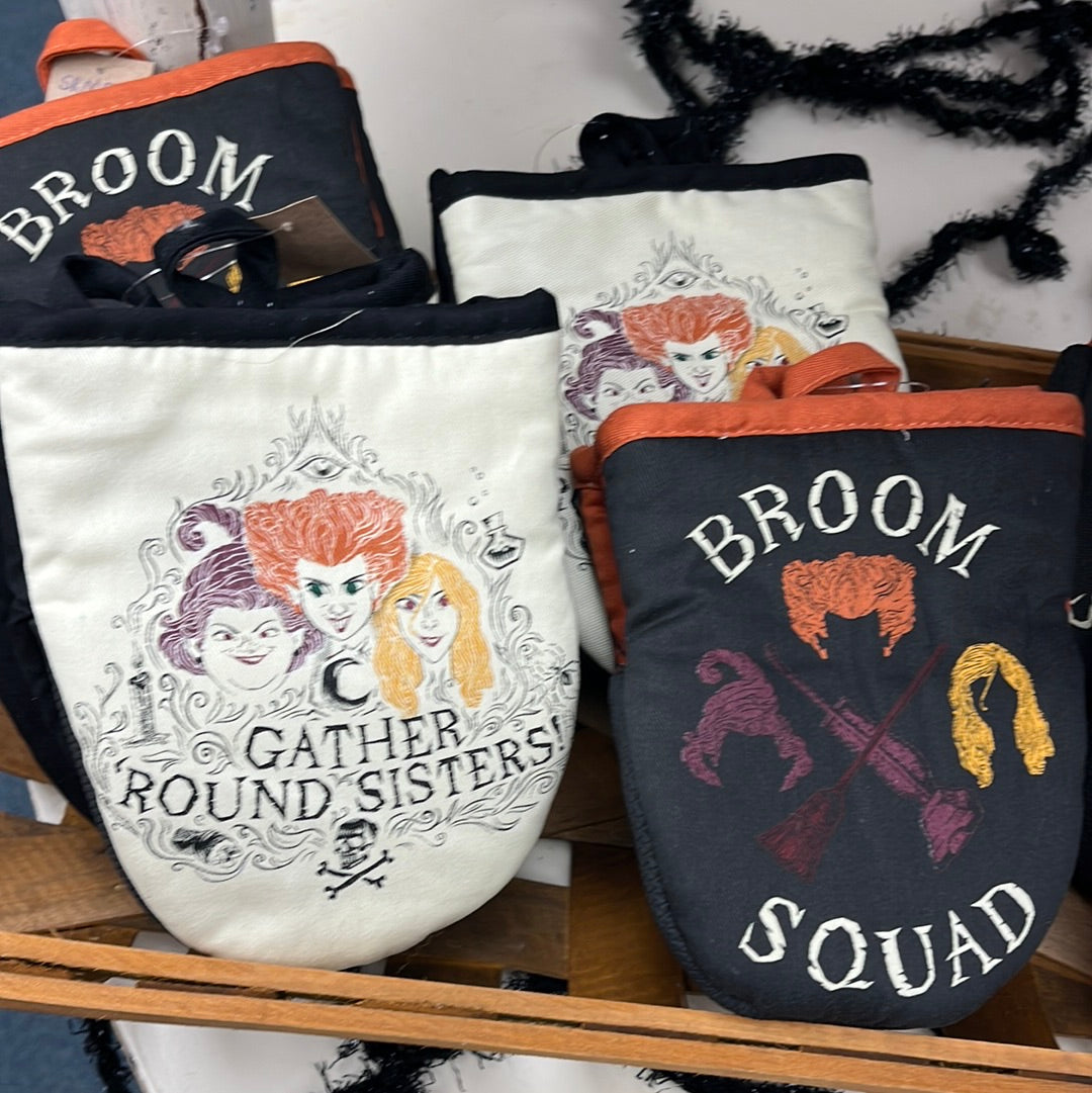 Hocus Pocus Oven Mitts